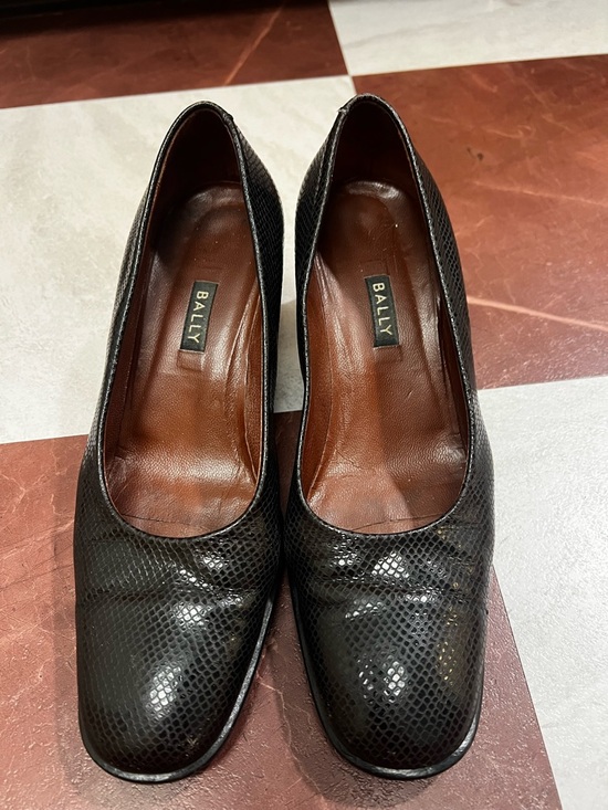 Bally Shoes - Bally Black Lizard-Texture Leather Pumps